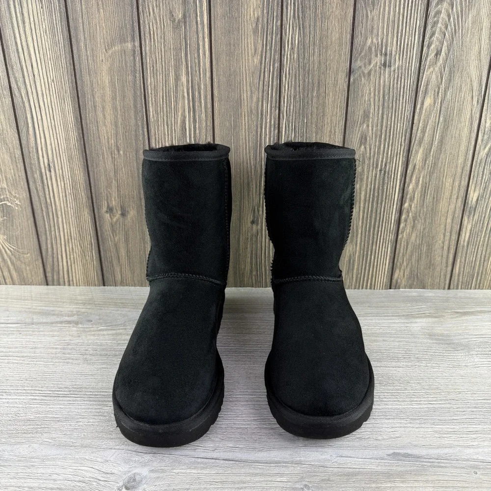 UGG Classic Short II Boots Womens 7 Black Suede Sheepskin Lined Winter Pull On